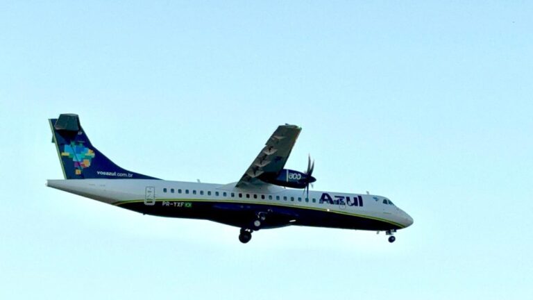 Azul cancela voos