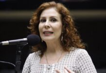 Carla Zambelli fugiu do Brasil?