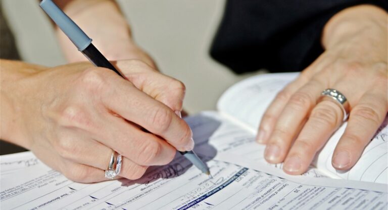 Contrato de namoro: entenda para que serve, quando fazer e o que diz a lei