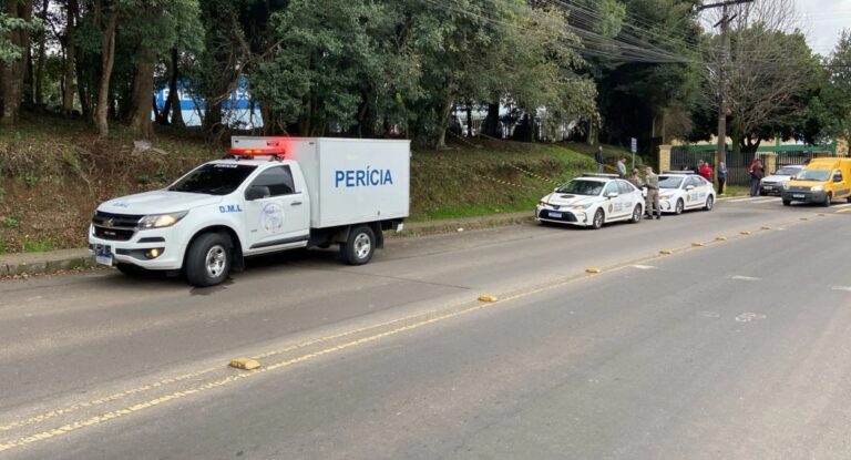 Crianças encontram três crânios humanos em praça