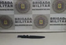na foto, faca utilizada em crime dentro de farmácia em Porto Alegre