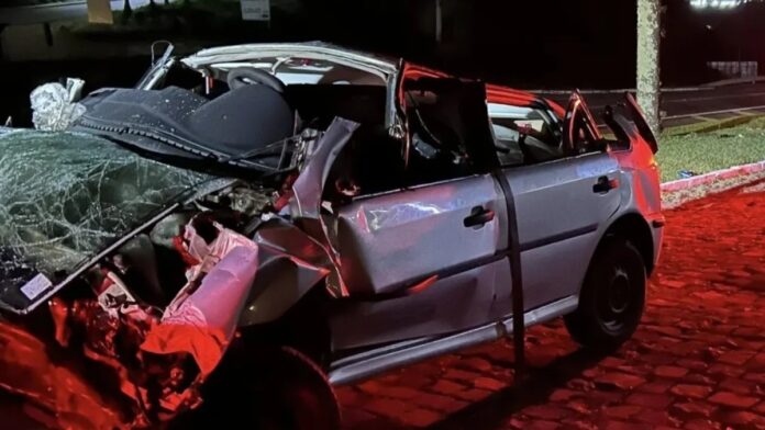 jovem morre carro