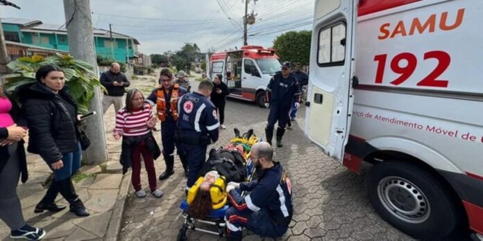 Criança de 7 anos é atropelada junto com a mãe
