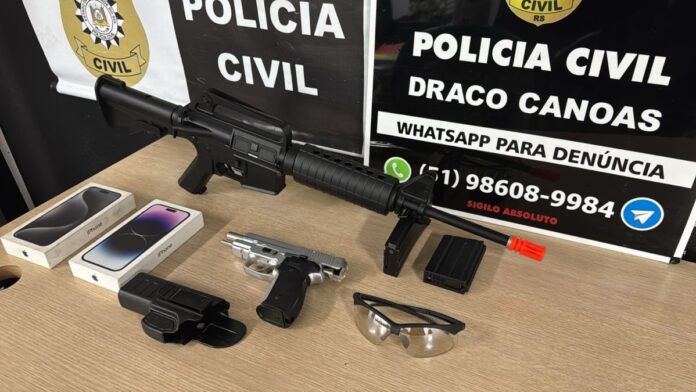 na foto, objetos apreendidos durante a Operação Por um Fio em Canoas