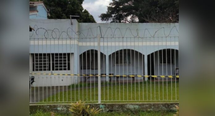 Homem morre preso em grade de clínica em Canoas