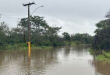 Canoas: Rio dos Sinos transborda e inunda Praia do Paquetá