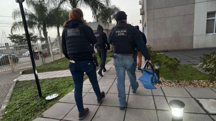na foto, policia civil prende criminoso em Canoas