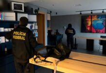 polícia federal cumpre ordem judicial em Canoas