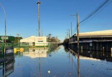 Canoas: Rio Gravataí atinge cota de inundação e invade empresas