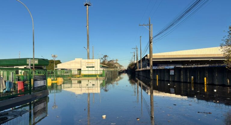 Canoas: Rio Gravataí atinge cota de inundação e invade empresas