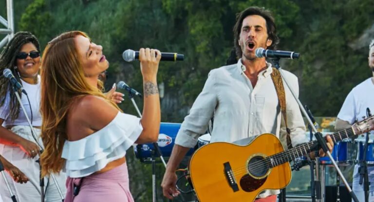 Claus & Vanessa fazem show de graça em Canoas