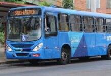 Foto de ônibus da Sogal em uma parada de Canoas