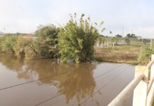 Foto do rio Gravataí em Canoas, Rio Grande do Sul. Vento faz águas represarem e prejudica escoamento