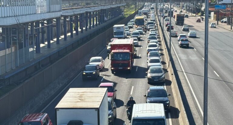 Motociclista fica ferido após acidente na BR-116 em Canoas