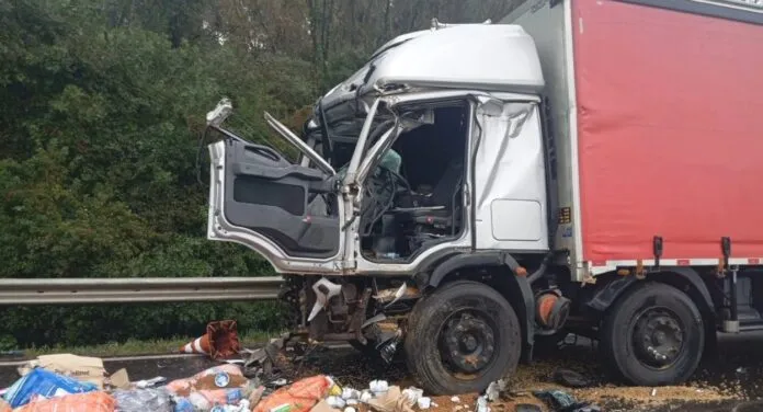 Motorista de Canoas se envolve em acidente na BR-386