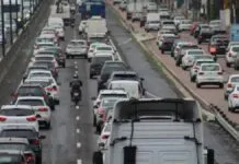 Foto mostra trânsito na BR-116, em Canoas