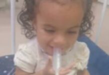 Na foto, monstra a bebê que o pai matou e foi preso