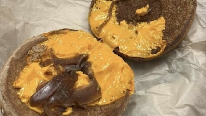 Na foto, o McDonald's que a cliente reclamou