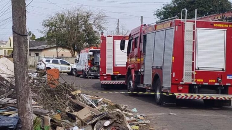 Na foto, a ocorrência do homem que morreu em obras em Canoas