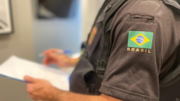 Na foto, a operação caixa preta