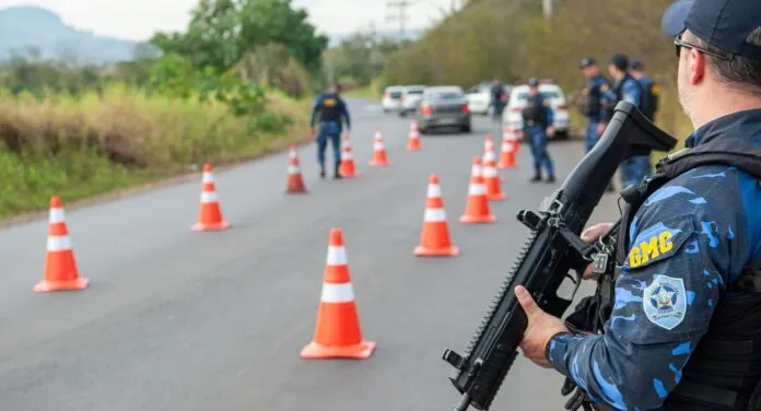 Gm de Canoas durante operação na Estrada do Nazário