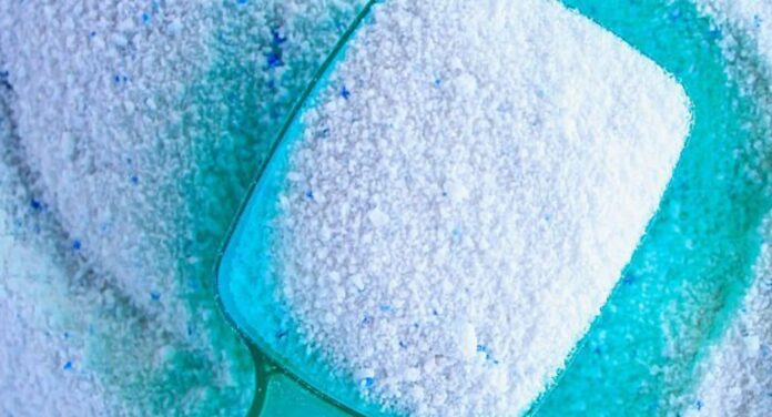 Saiba qual é a famosa marca de sabão em pó multada por propaganda enganosa