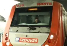 Trem da Trensurb na plataforma