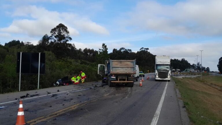 na foto, acidente que ocorreu no trecho de Pelotas da BR-116