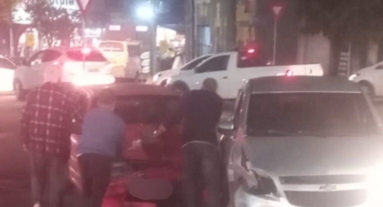 Na foto, o carro que se envolveu em acidente em Canoas