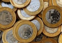 Foto mostra moedas de R$ 1. Banco Central faz alerta para quem tem em casa