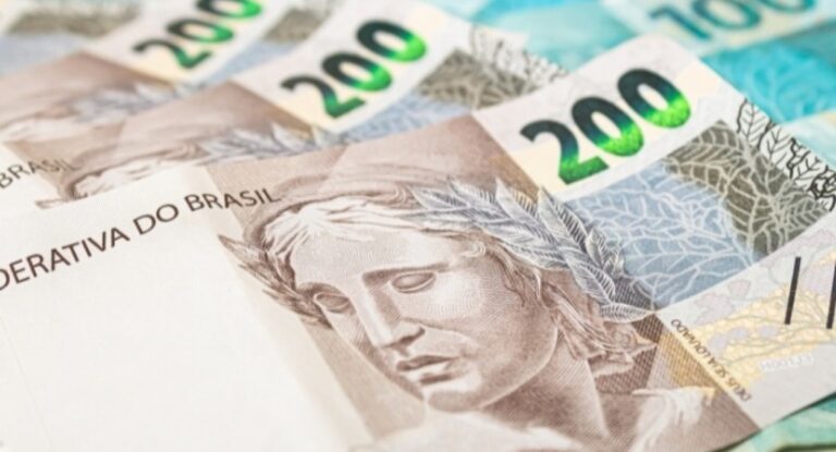 Foto mostra cédulas de R$ 200; Entenda o alerta do Banco Central