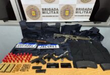 Na foto, o arsenal apreendido em Canoas