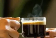 Na foto, mostra o café e seus benefícios