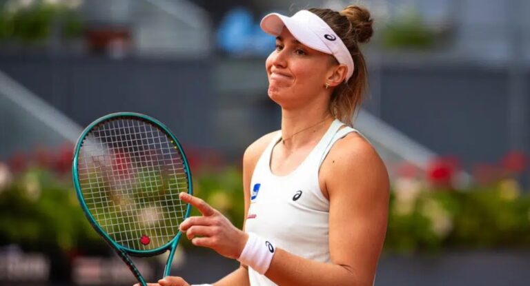 Foto mostra a atleta de tênis Bia Haddad