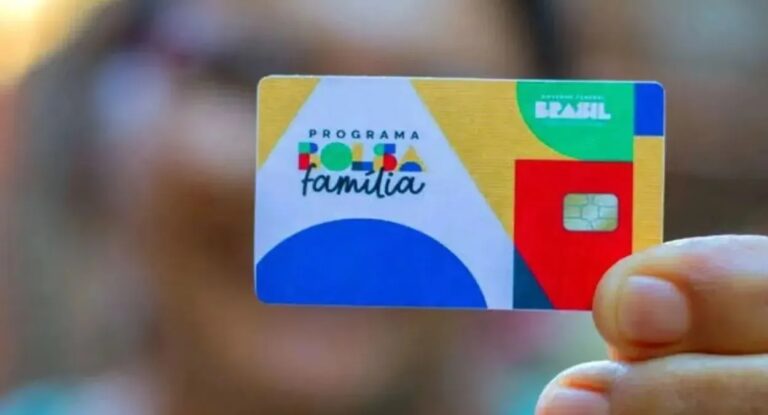 foto mostra cartão do bolsa família