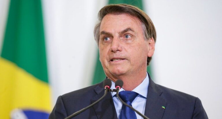 na foto, boslonaro que terá que usar tornozeleira eletrônica