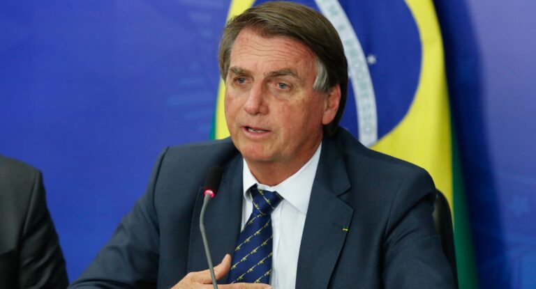 Foto mostra o ex-presidente Jair Bolsonaro; Questionamento foi levantado se ele vai ser preso
