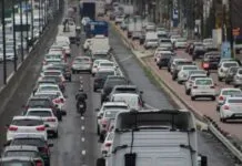 na foto, congestionamento na BR-116 em Canoas
