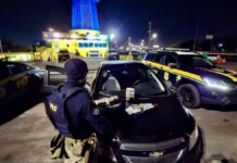 Na foto, a armas apreendias na BR-116 em Canoas