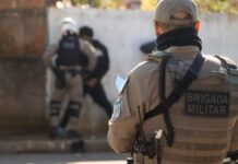 na foto, policiais da Brigada Militar Canoas