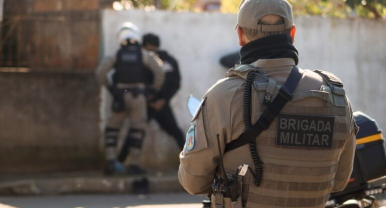 na foto, policiais da Brigada Militar Canoas