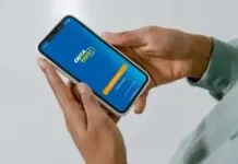 Usuário acessando aplicativo do Caixa Tem