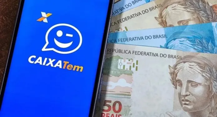 Foto mostra celular com aplicativo do Caixa Tem