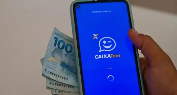 Foto mostra aplicativo do caixa tem