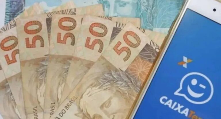 Foto mostra aplicativo do caixa tem com cédulas de dinheiro