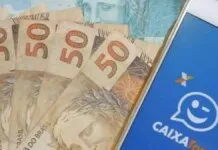 Foto mostra aplicativo do caixa tem