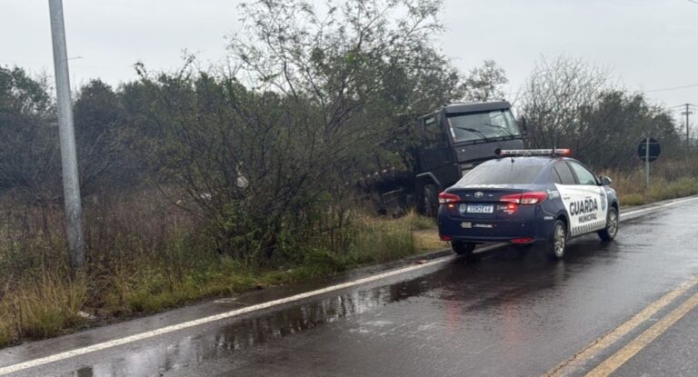 Prefeitura de Canoas multa motorista por descarte irregular de lixo