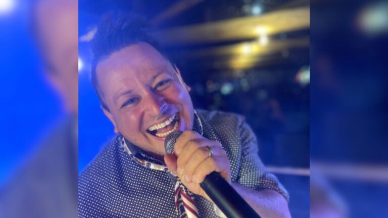 Na foto, o cantor sertanejo que morreu durante show