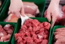 Foto ilustra carne bovina em estabelecimento