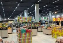 na foto, carrefour Porto Alegre
